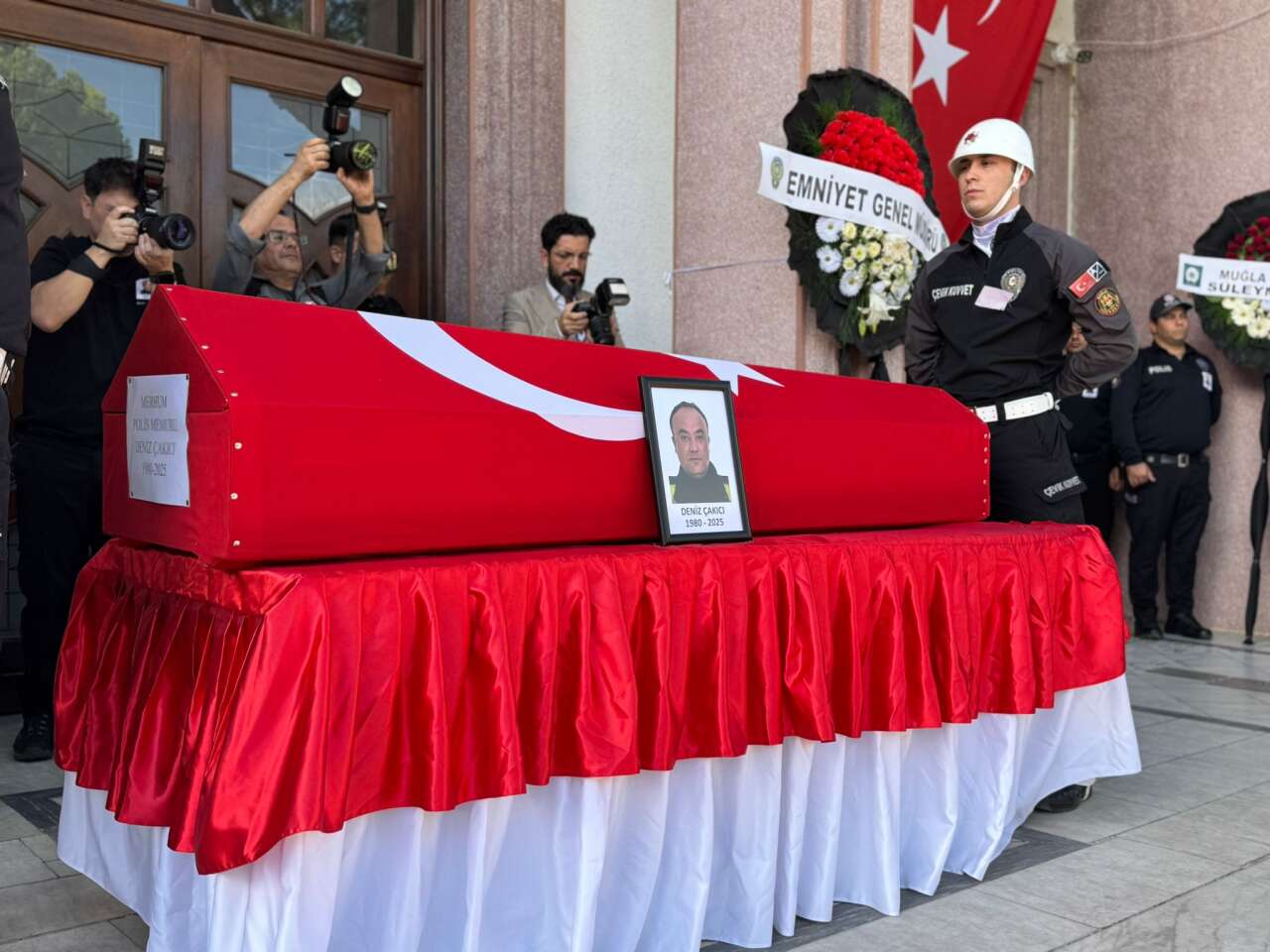 Muğla Emniyetinde Hüzün: Trafik Polisi Deniz Çakıcı Son Yolculuğuna Uğurlandı 10